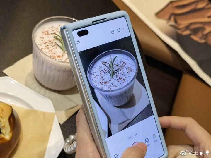 图片[16]-2022年，有哪些女明星在用非苹果手机？（含代言）-觅影博客网
